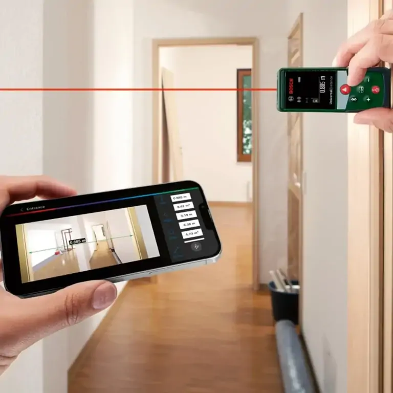 Avis et test du télémètre laser Bosch UniversalDistance 40C : connecté, 40 m et écran couleur