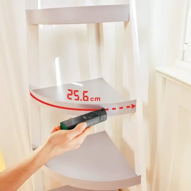 Avis et test du télémètre laser Bosch Zamo : modulaire avec adaptateurs roue, ligne et ruban