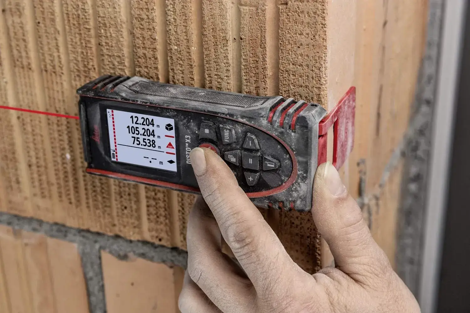 télémètre laser leica disto x3 en conditions de chantier