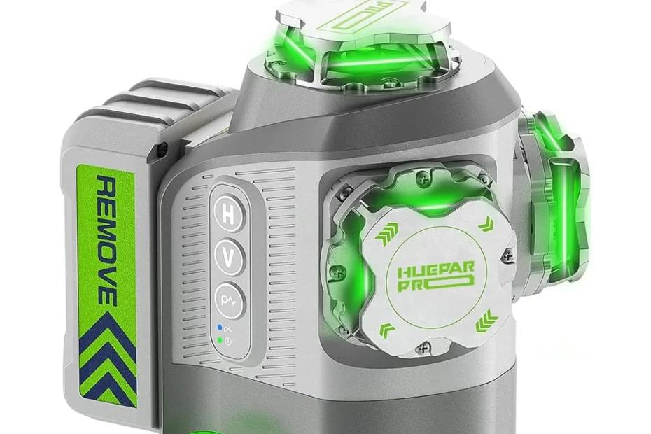 Niveau laser 3D vert Huepar GS03CG gris, batterie clipsée sur le flanc et fenêtres vertes allumées